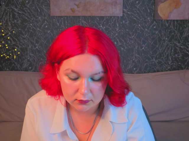 Emma-Davisey live cam on BongaCams