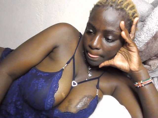 hottamaliah live cam on BongaCams