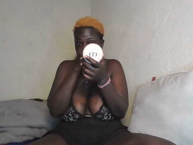 hottamaliah live cam on BongaCams