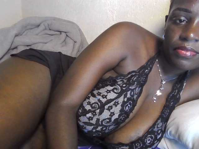 hottamaliah live cam on BongaCams