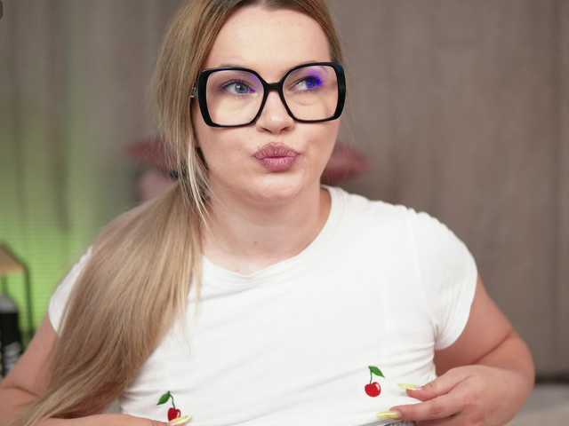 SilkAlena live cam on BongaCams