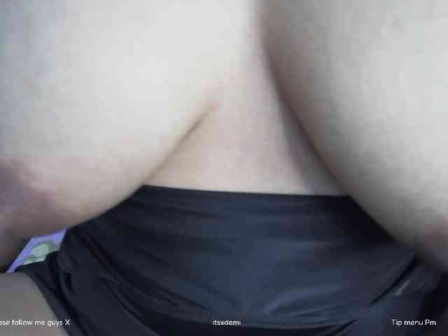 itsxDemi webcam