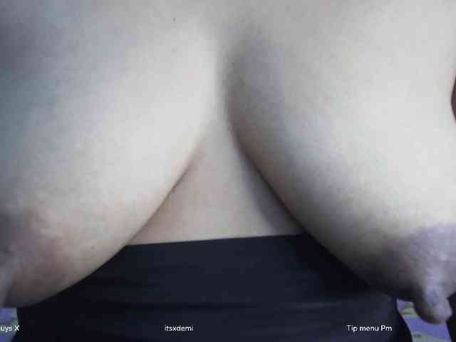 itsxDemi webcam