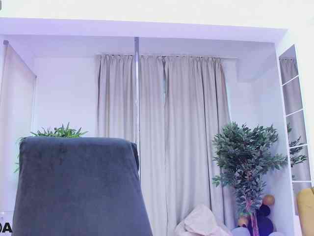 RaisaDollX webcam