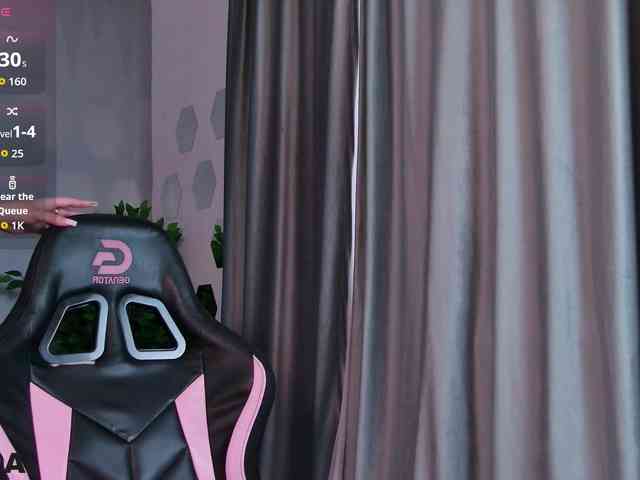 RaisaDollX webcam