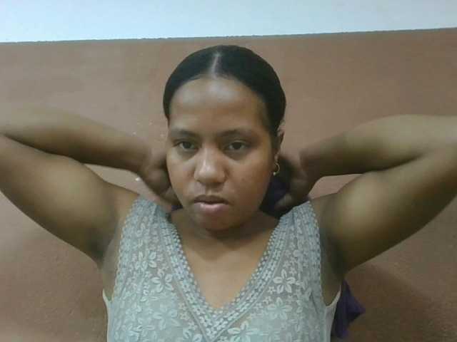 Tharcile live webcam show
