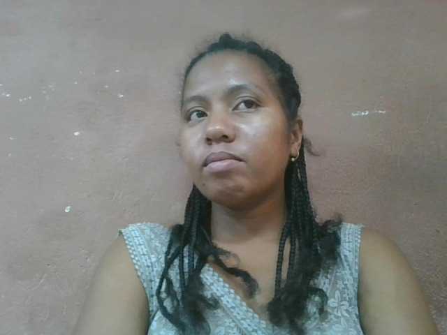 Tharcile live webcam show