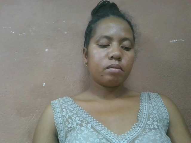 Tharcile live webcam show