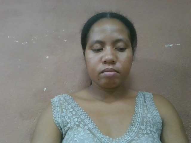 Tharcile live webcam show