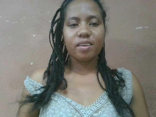 Tharcile live webcam show