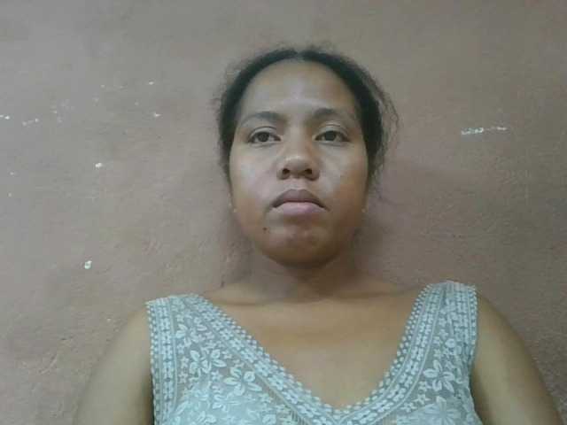 Tharcile live webcam show