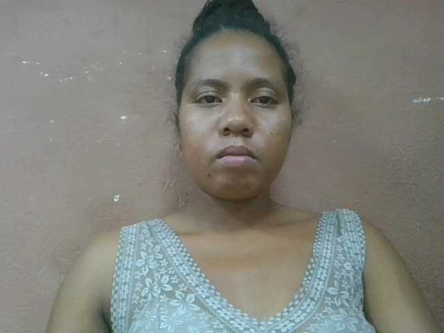 Tharcile live webcam show