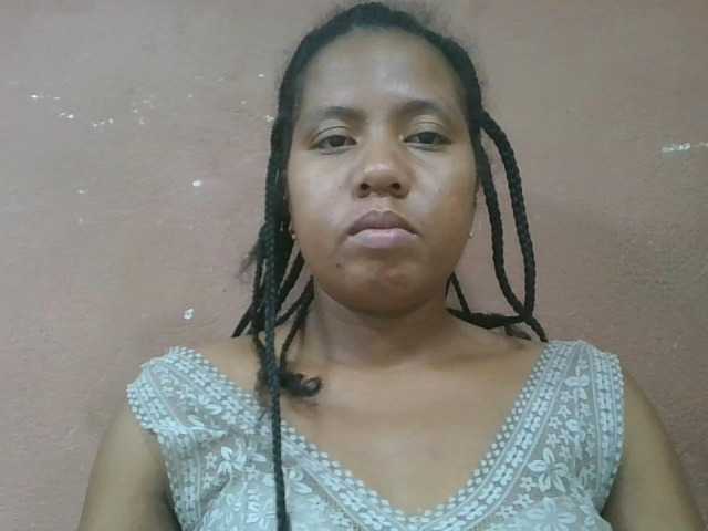Tharcile live webcam show