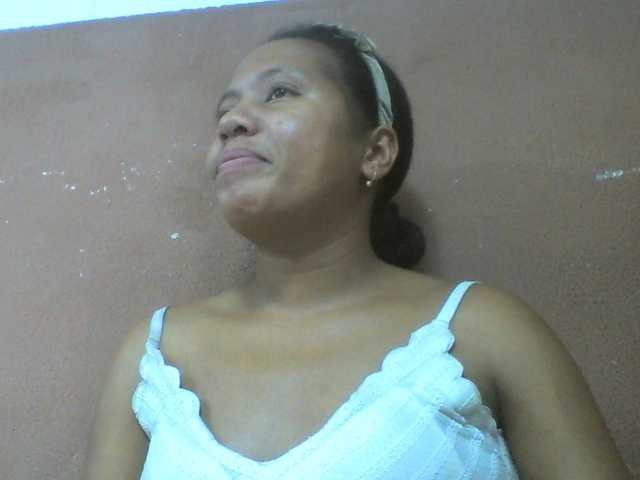 Tharcile live cam on BongaCams