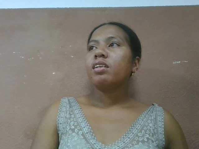Tharcile live webcam show