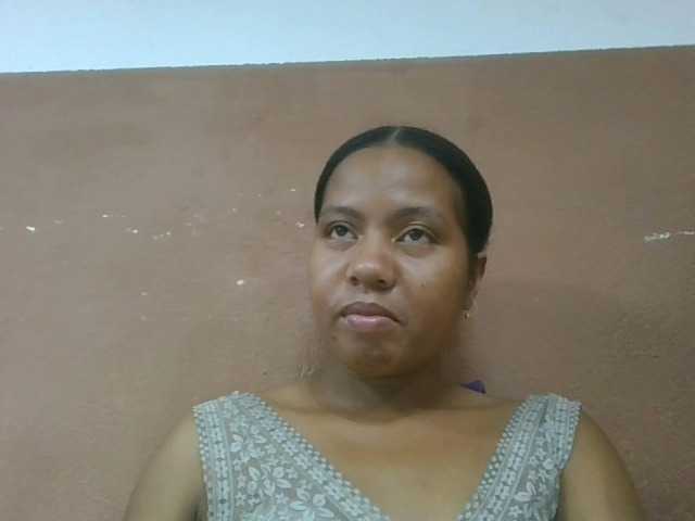 Tharcile live webcam show