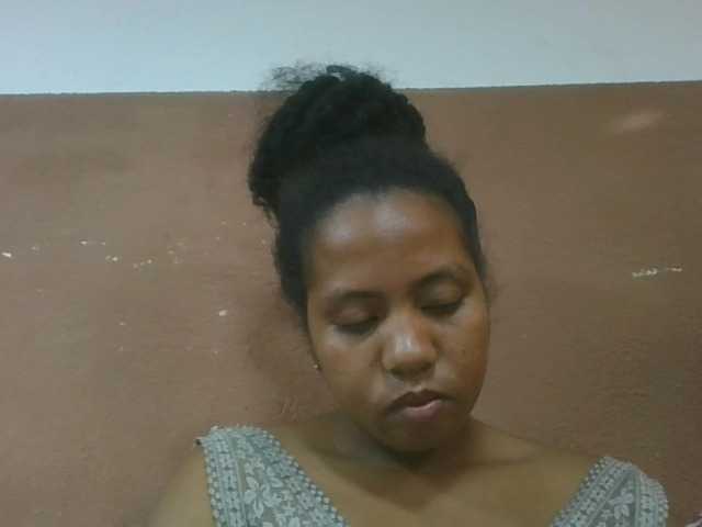Tharcile live webcam show