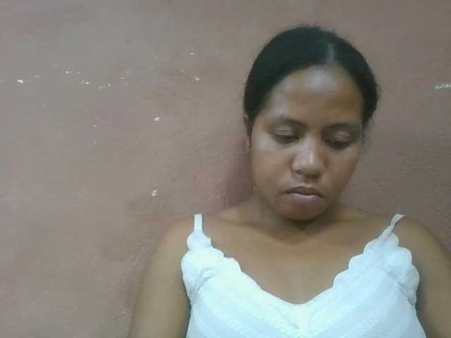 Tharcile live cam on 