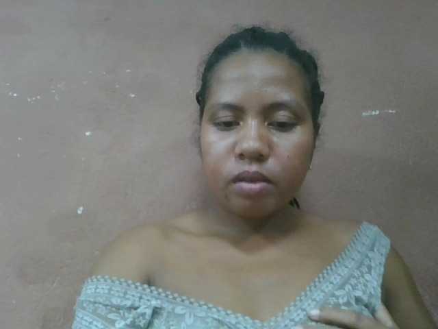 Tharcile live webcam show