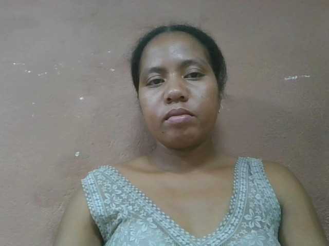 Tharcile live webcam show