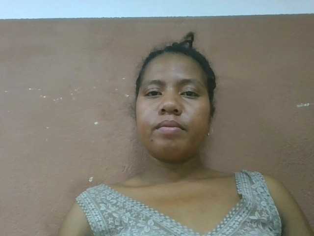 Tharcile live webcam show