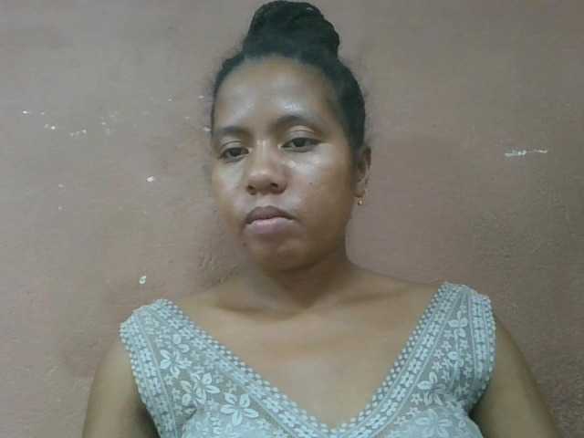 Tharcile live webcam show