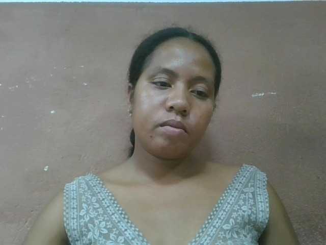 Tharcile live webcam show