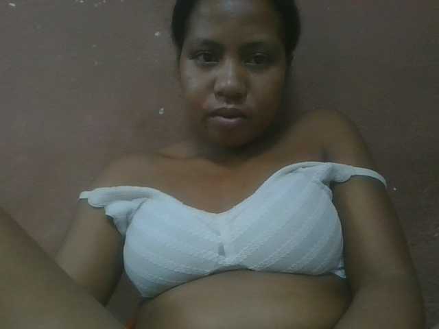 Tharcile live cam on BongaCams