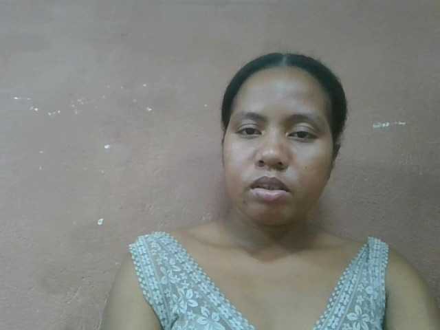 Tharcile live webcam show