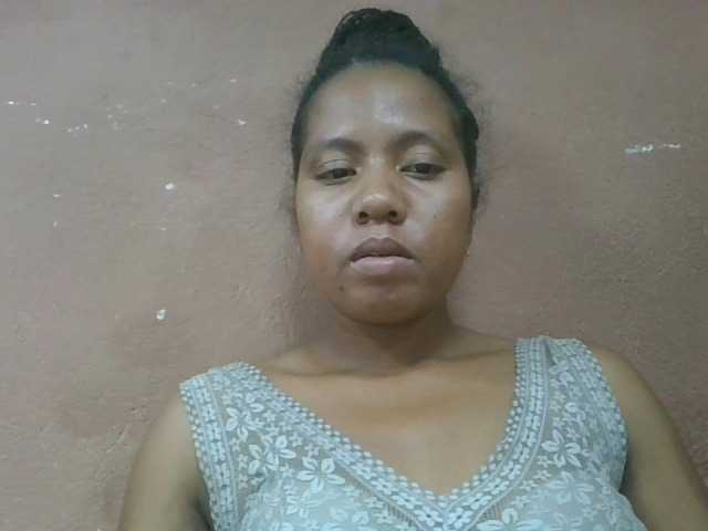 Tharcile live webcam show