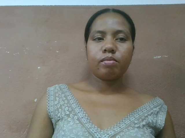 Tharcile live cam on BongaCams