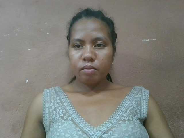 Tharcile live webcam show