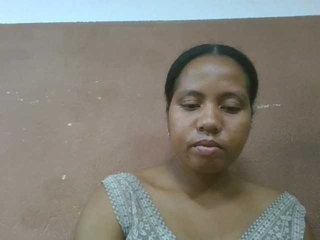 Tharcile live webcam show