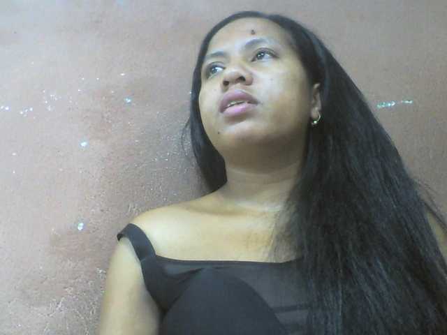 Tharcile live cam on BongaCams