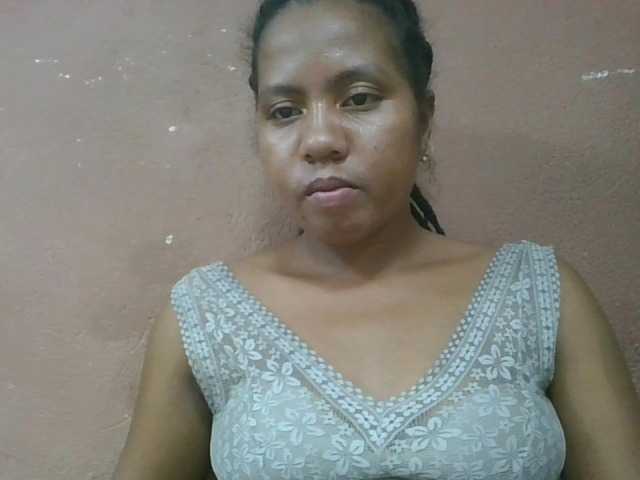 Tharcile live webcam show