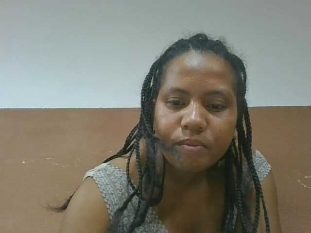 Tharcile live webcam show