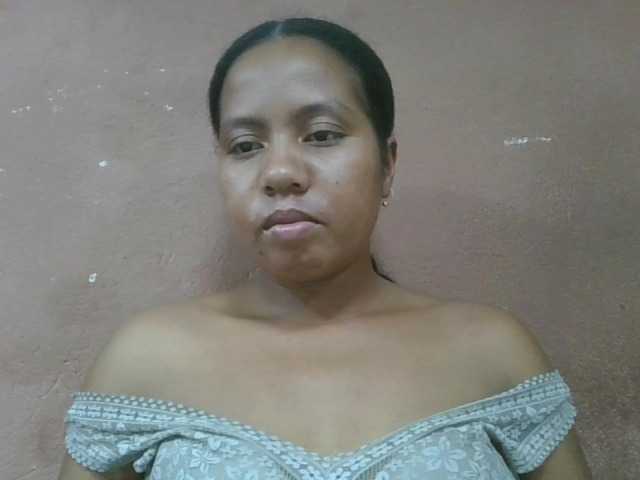 Tharcile live webcam show