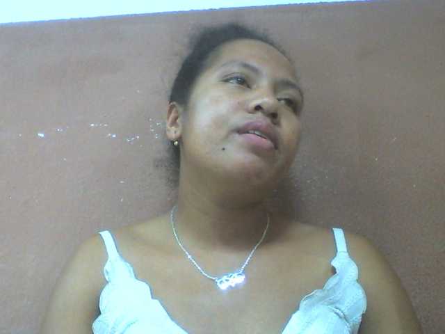 Tharcile live cam on BongaCams