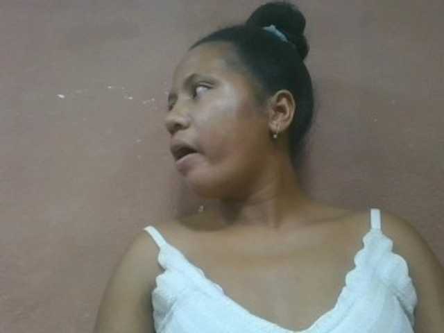 Tharcile live cam on BongaCams