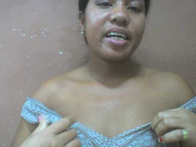 Tharcile live cam on BongaCams