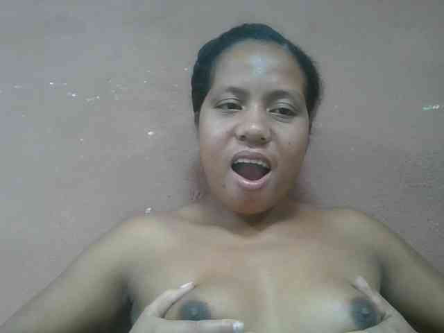 Tharcile Live Webcam on BongaCams