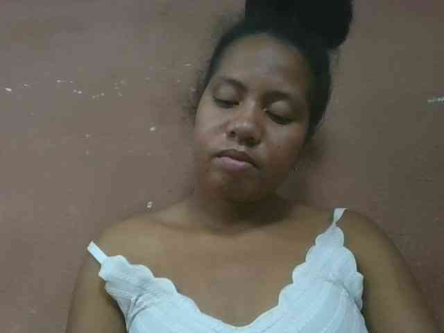 Tharcile Live Webcam on BongaCams