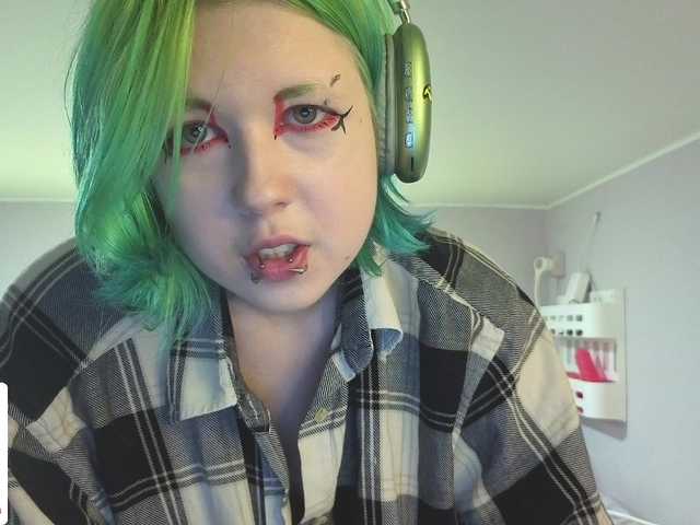 LittleKittenStar live cam on BongaCams