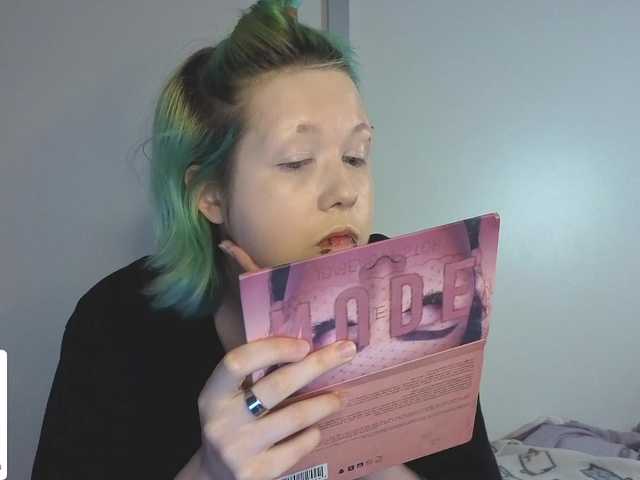 LittleKittenStar live cam on BongaCams