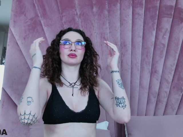 RosellineJoy live cam on BongaCams