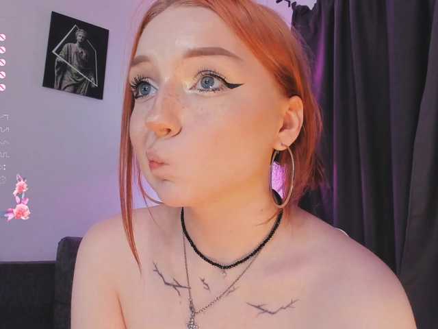 LaraGrin live cam preview