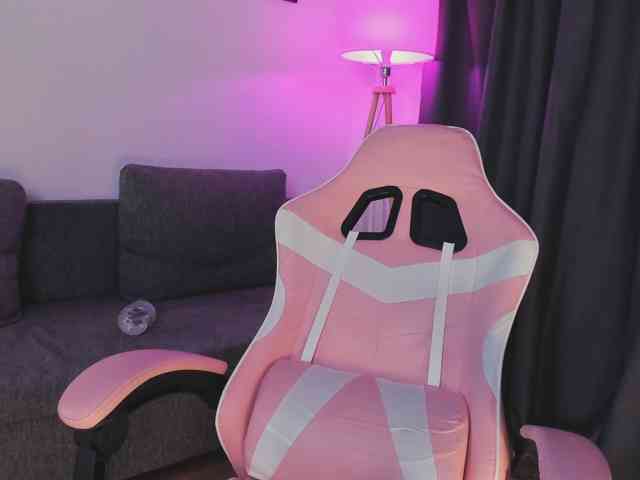 LaraGrin live female cam on bongacams