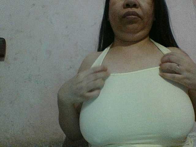 Mia57 live cam on BongaCams