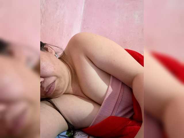 Mia57, en directo ahora en BongaCams