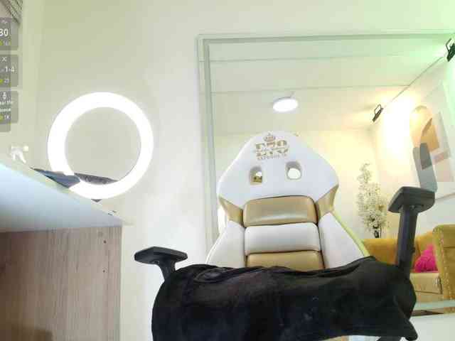Alicia-shadow webcam